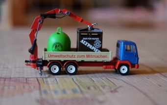 nachhaltige Bildung,_Kinder_Abfall_kunZstoffe_1200x800